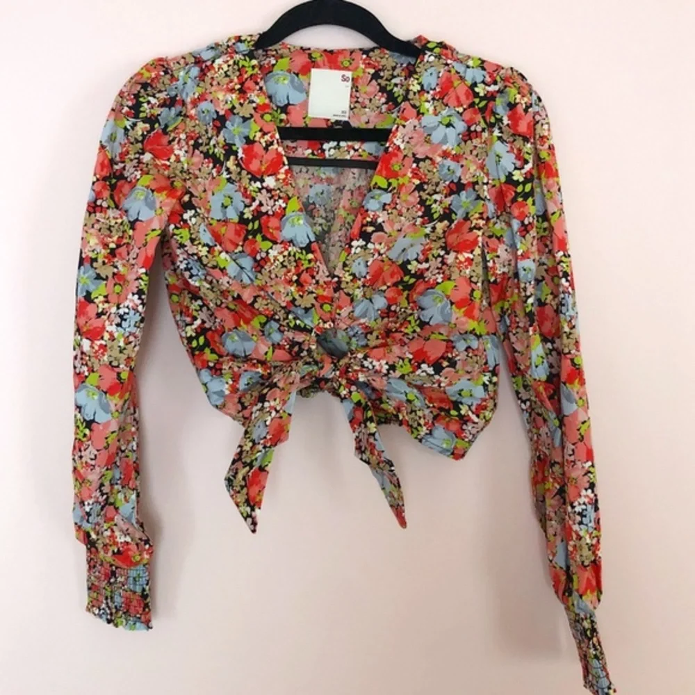 Floral Cut Out Deep V Tie Front 70's Style Long Sleeved Top w/ Rouching NWOT - Picture 1 of 6